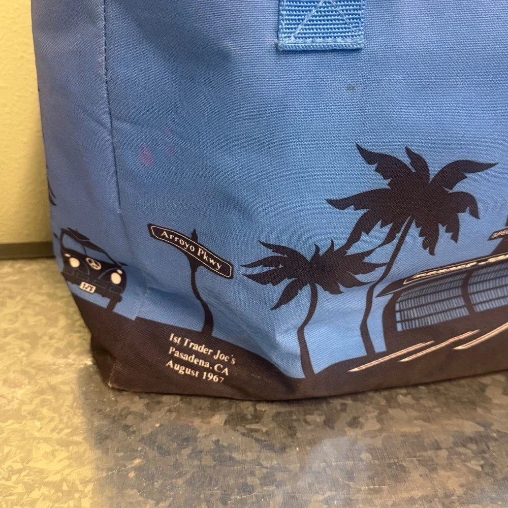 Trader‎ Joe's Insulated Tote Bag Unisex Large Blue Excellent Pasadena California